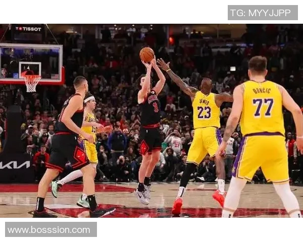 勇士与公牛精彩对决回顾NBA直播录像全程回放分析